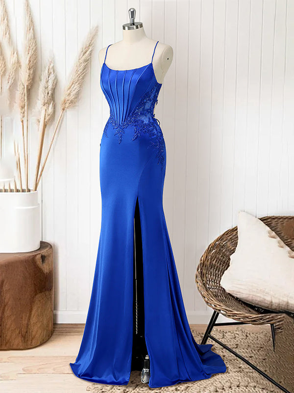 Vestido longo vermelho sereia com corpete, alças finas e apliques para formatura