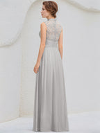 Abito da damigella lungo in chiffon e pizzo a linea A con collo alto e applicazioni argento