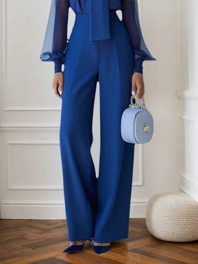 Macacão Feminino Azul Royal com Gola de Laço de Tule e Manga Longa Elegante