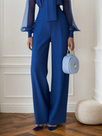 Macacão Feminino Azul Royal com Gola de Laço de Tule e Manga Longa Elegante