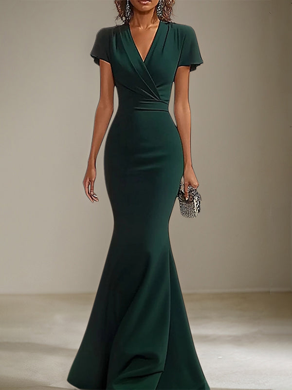Abito formale lungo sirena verde scuro in crepe elasticizzato, scollo a V e maniche svolazzanti