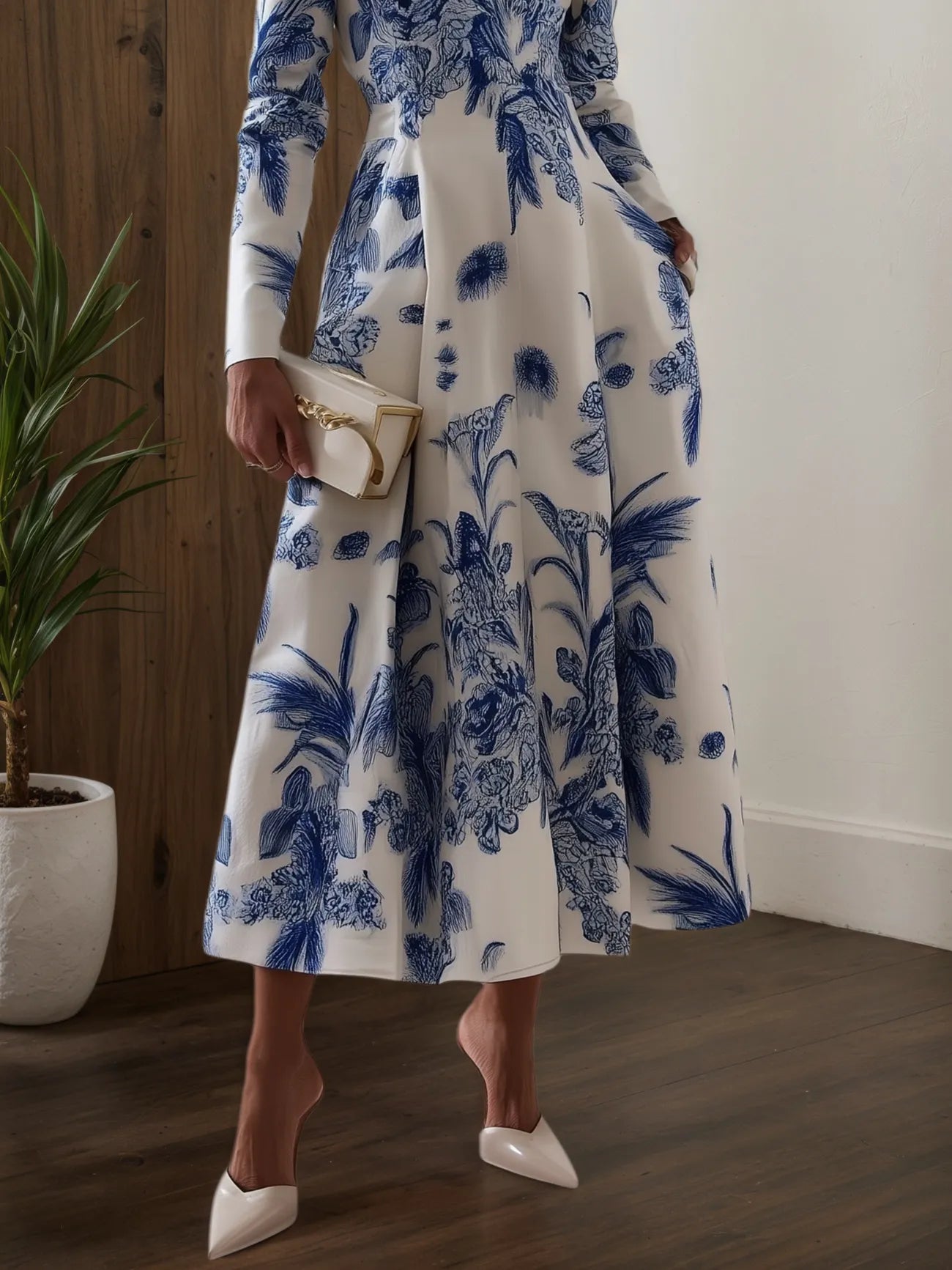Robe midi à manches longues bleu floral classique à encolure carrée et coupe évasée