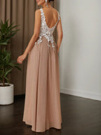 Aprikosenfarbenes Spitzen-Abschlussballkleid mit V-Ausschnitt, ärmellos, A-Linie Maxi-Kleid