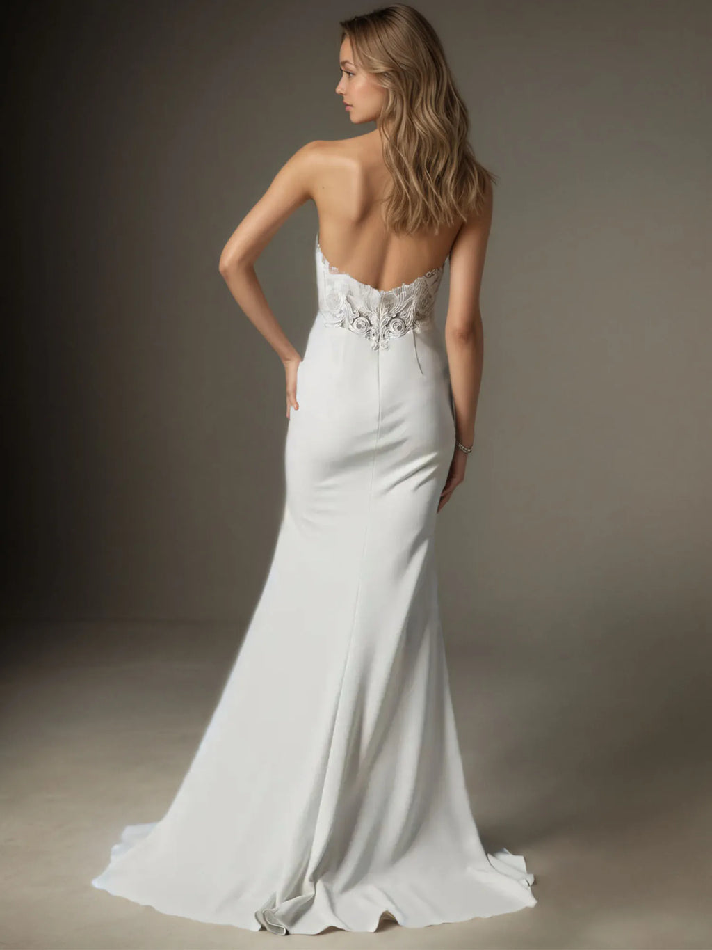 Vestido de noiva branco trompete/sereia com decote em V e crepe stretch