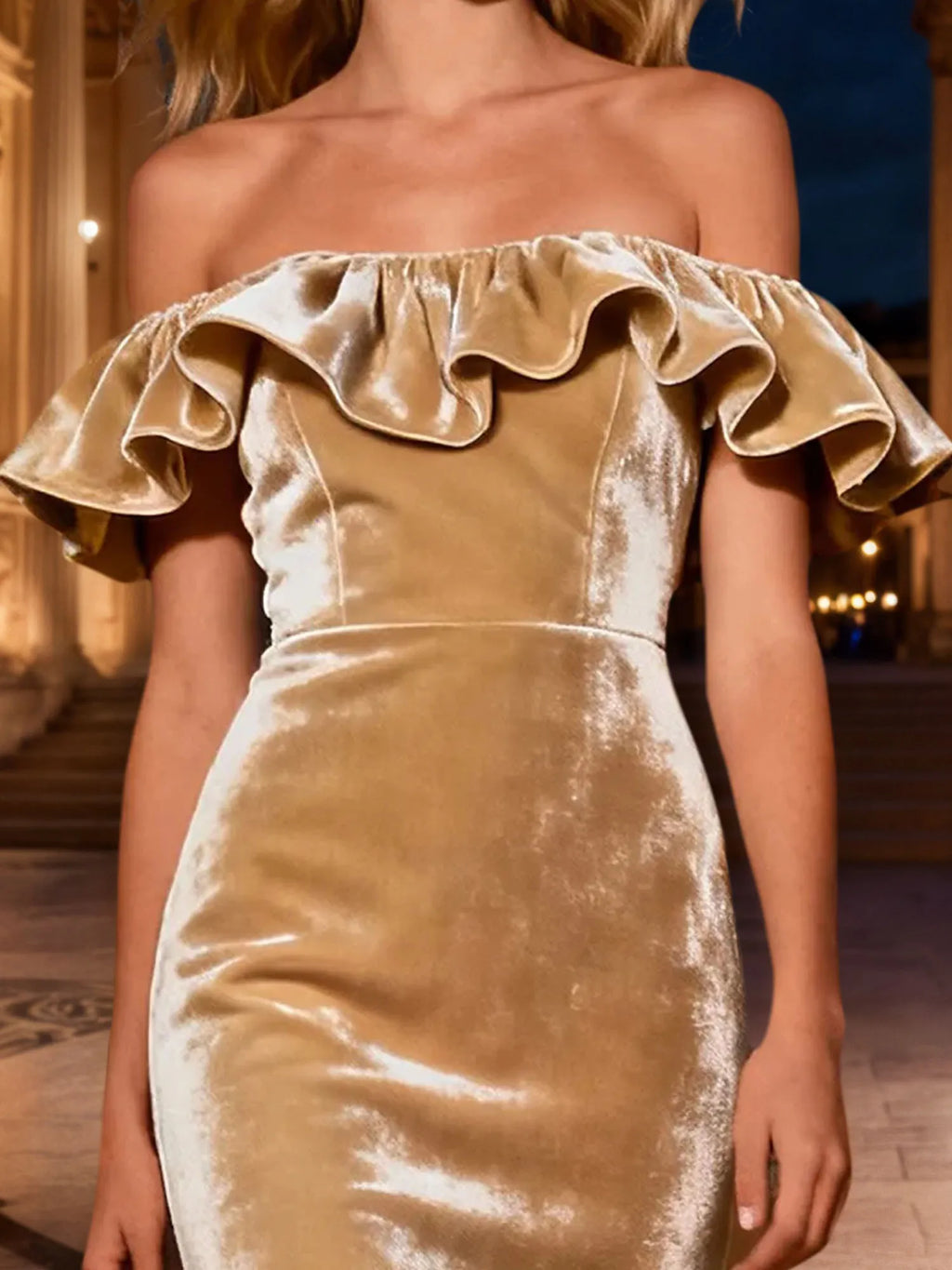 Vestido longo de festa de veludo champanhe estilo sereia com camadas e babados