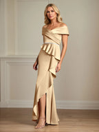 Trumpet/Meerjungfrau Schulterfreies Bodenlanges Satin Kleid der Brautmutter mit Rüschen