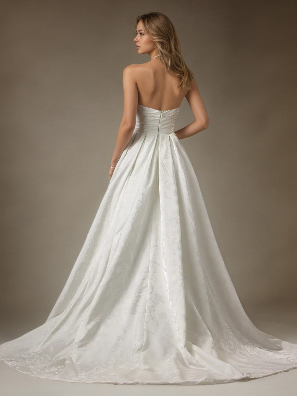 Robe de mariée blanche en jacquard floral, bustier sans bretelles, coupe trapèze