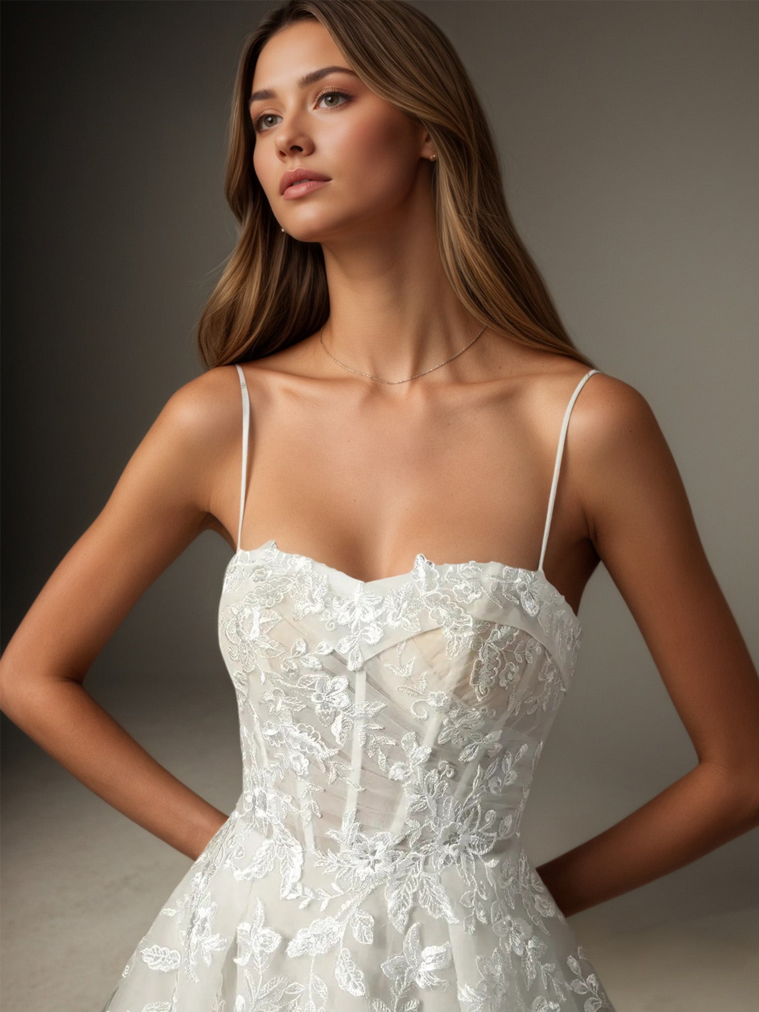Robe de mariée blanche en ligne A bustier sans bretelles en dentelle