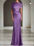 Vestido maxi de satén morado fruncido para invitada de boda de otoño