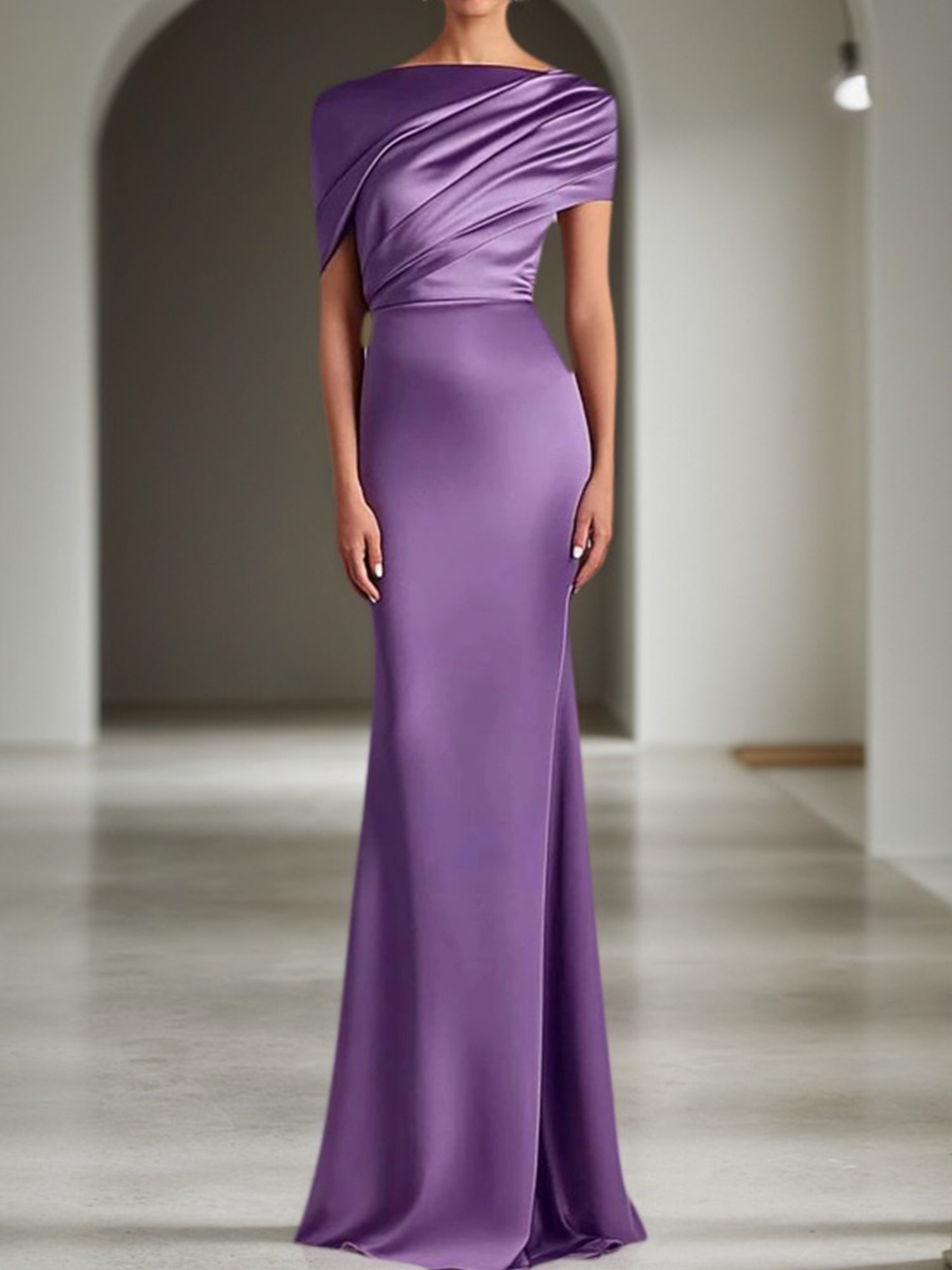 Vestido maxi de satén morado fruncido para invitada de boda de otoño