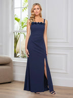 Vestido longo de mãe da noiva estilo tubinho/coluna com decote quadrado e plissados