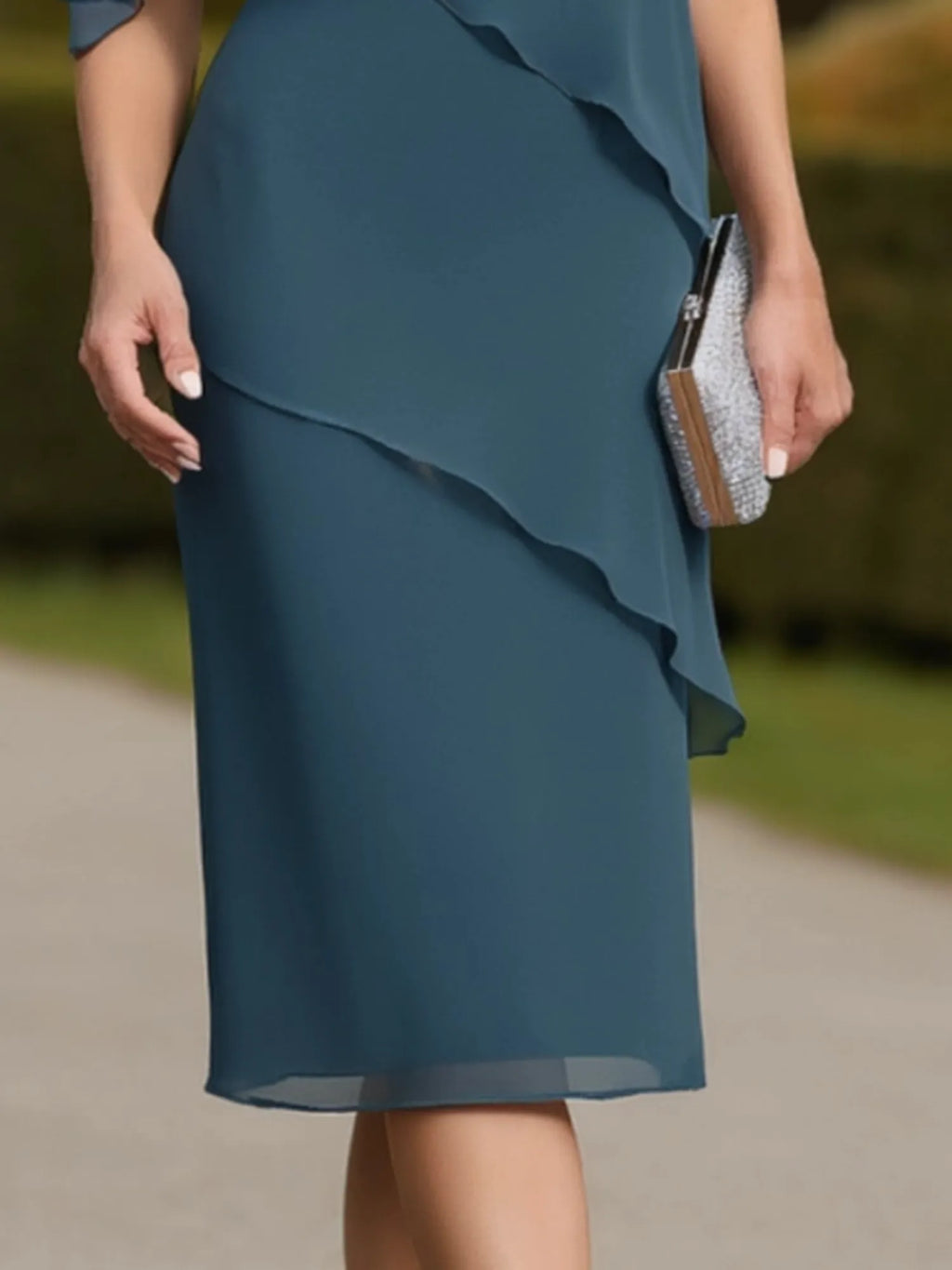 Vestido para madre de la novia azul asimétrico en capas hasta la rodilla