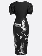 Vestido midi preto com pregas, decote em V e mangas bufantes