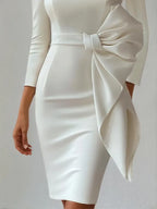 Weißes Kleid mit Schleife, Boot-Ausschnitt und dreiviertel Ärmeln, Etuikleid in Midi-Länge