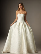 Abito da sposa a gonna ampia bianco senza spalline in jacquard floreale