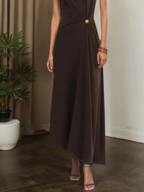 Braunes, geschnalltes, gerafftes Baumwoll-Strick asymmetrisches ärmelloses A-Linien Maxikleid