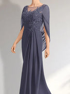 Vestido longo para mãe da noiva em linha A com decote redondo, ilusão, renda e chiffon com paetês plissados