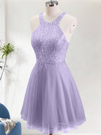 Robe courte de bal de fin d'année ligne A à col halter scintillante avec appliques en dentelle