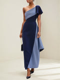Vestido azul royal e azul aço em crepe stretch, um ombro só, mangas curtas, comprimento até o tornozelo