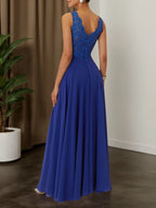 Vestido largo maxi línea A azul con lentejuelas, encaje y gasa, escote en V y sin mangas