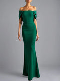 Vestido formal largo tipo tubo/columna con escote off the shoulder