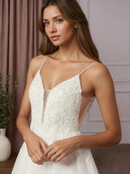 Abito bianco a linea A con scollo a V, paillettes e tulle senza maniche