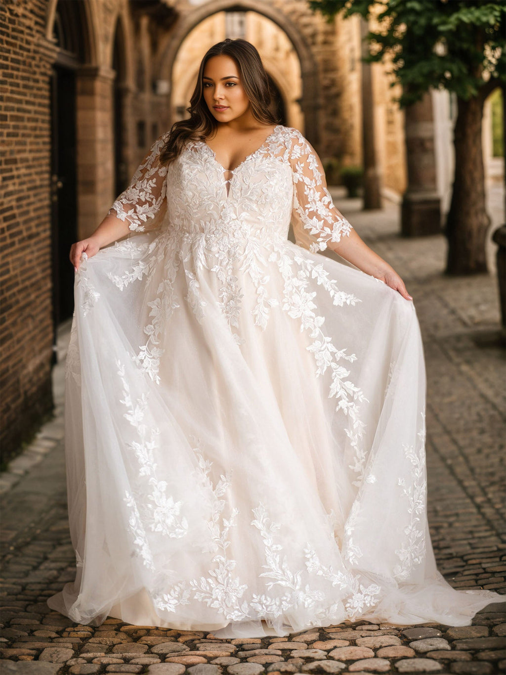 Half Sleeves Applique Wedding Dress Plus Size V Neck White Wedding Gown