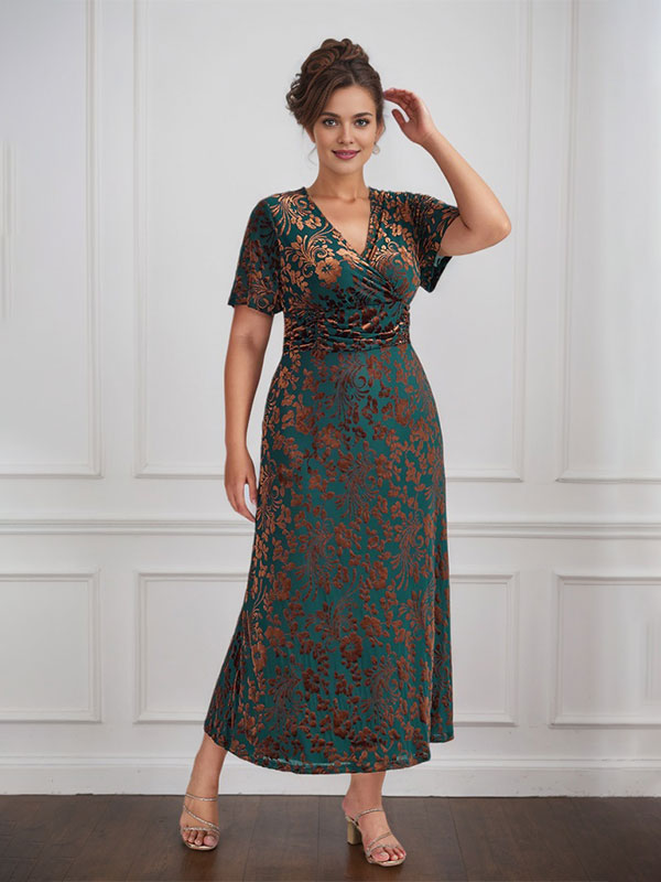 Vintage schlichtes V-Ausschnitt Samt Kleid mit kurzen Ärmeln in Tea-Länge für die Mutter der Braut mit Schlitz