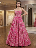 Vestido de baile em linha A, tom rosa radiante, brocado floral e sem alças