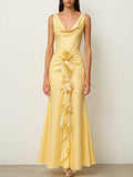 Gelbes Satin Kleid mit Wasserfallausschnitt, ärmellos, bodenlang mit floralen Rüschen