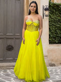 Robe de bal longue jaune ligne A avec corset et décolleté cœur
