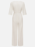 Macacão feminino branco com imitação de pérolas, decote barco com fenda e mangas meia-lua, elegante