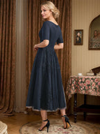 Robe de mère de la mariée en tulle et dentelle ligne A col en V longueur thé avec plis