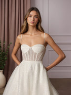 Vestido de novia blanco en línea A sin tirantes con cuentas