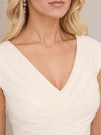 Schwarzes, knöchellanges Chiffonkleid für die Brautmutter mit V-Ausschnitt und hohem Schlitz