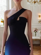 Abito lungo a linea ad A in chiffon viola sfumato con una spalla e senza maniche