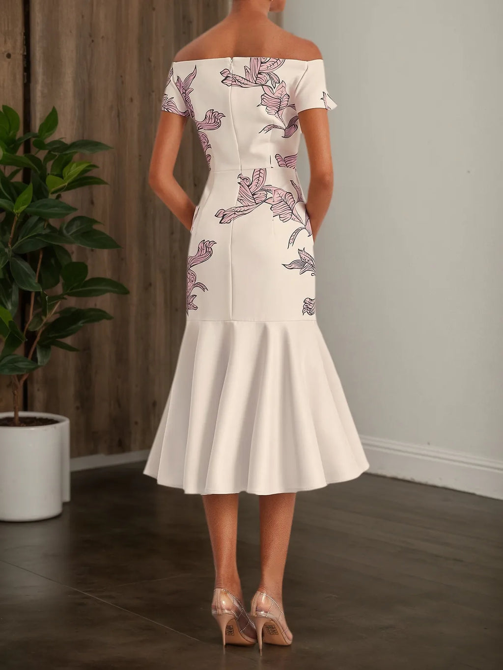 Robe midi sirène abricot blanc à fleurs épaules dénudées