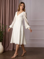 Vestido de novia blanco en línea A con escote en V, encaje, gasa y pliegues