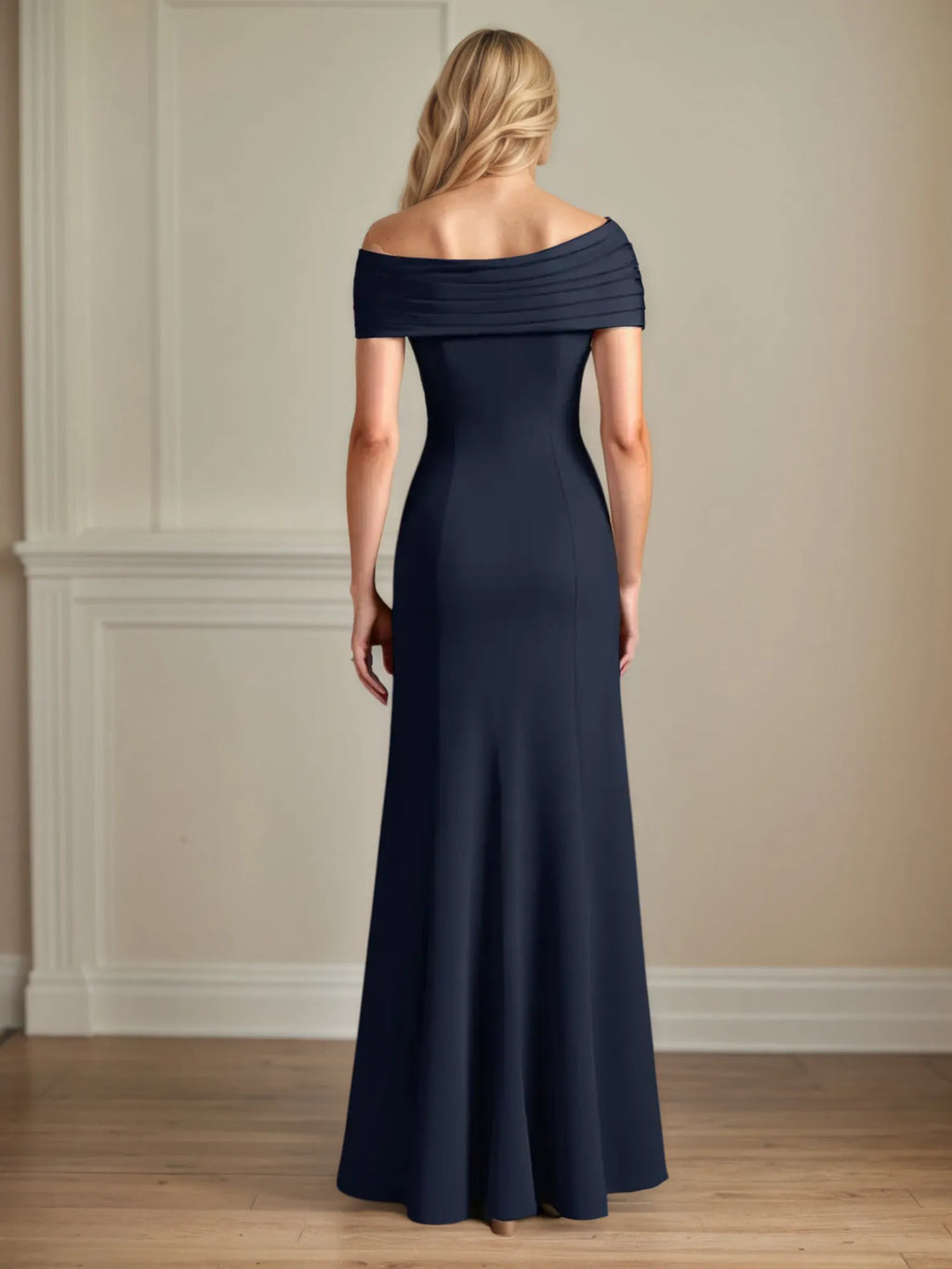 Robe mère de la mariée trompette/sirène en crêpe stretch à col bateau et manches courtes
