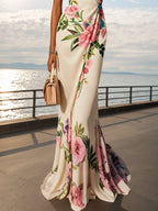 Vestido rosa com estampa floral, decote em V cruzado, sem mangas, estilo sereia