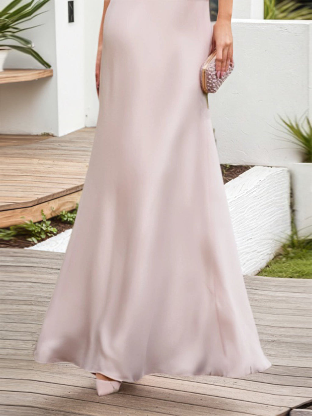 Abito formale da invitata a nozze rosa con collo halter e senza maniche, lungo