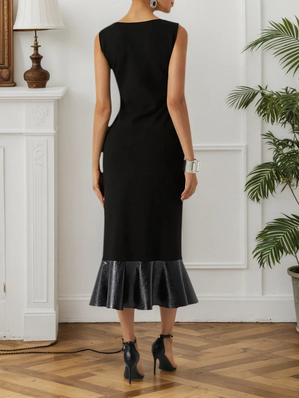 Schwarzes gestricktes Meerjungfrauen-Midikleid mit Bootsausschnitt und ärmellos