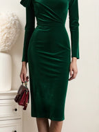Vestido midi ajustado de terciopelo verde con cuello barco, mangas largas y flores 3D fruncidas