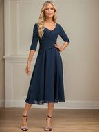 A-Linien V-Ausschnitt Tea-Length Chiffon Kleid der Brautmutter mit Falten