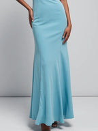 Vestido de fiesta azul claro con un solo hombro, volantes y corte sirena