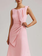 Abito rosa da invitata a matrimonio con scollo rotondo, senza maniche e fiocco, lunghezza midi