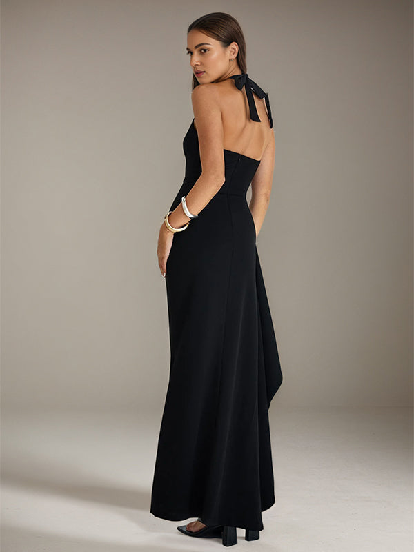 Vestido preto de crepe stretch, decote em V, sem mangas, costas abertas, com fenda alta