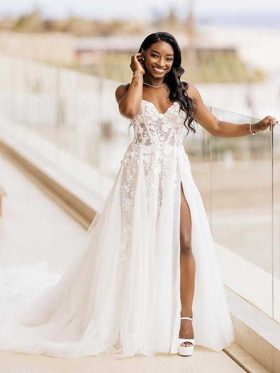 Klassisches Tüll-Spitzen-Hochzeitskleid mit Schlitz und Sweetheart-Ausschnitt