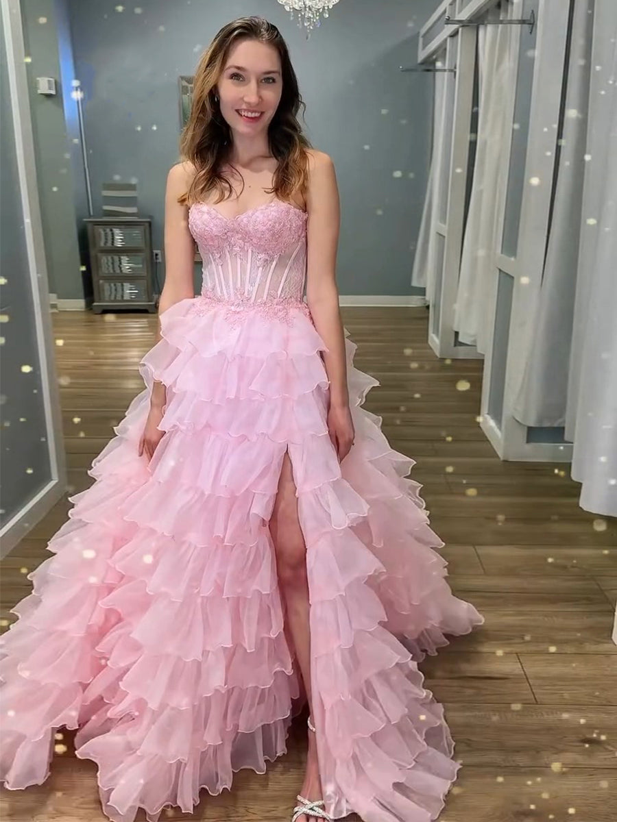 Rosa trägerloses Stufen-Rüschen-Korsett-Prom-Kleid mit Spitzenapplikationen und Schlitz
