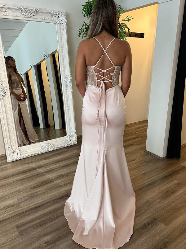 Vestido largo de fiesta sirena champán con corsé, tirantes finos, apliques y abertura